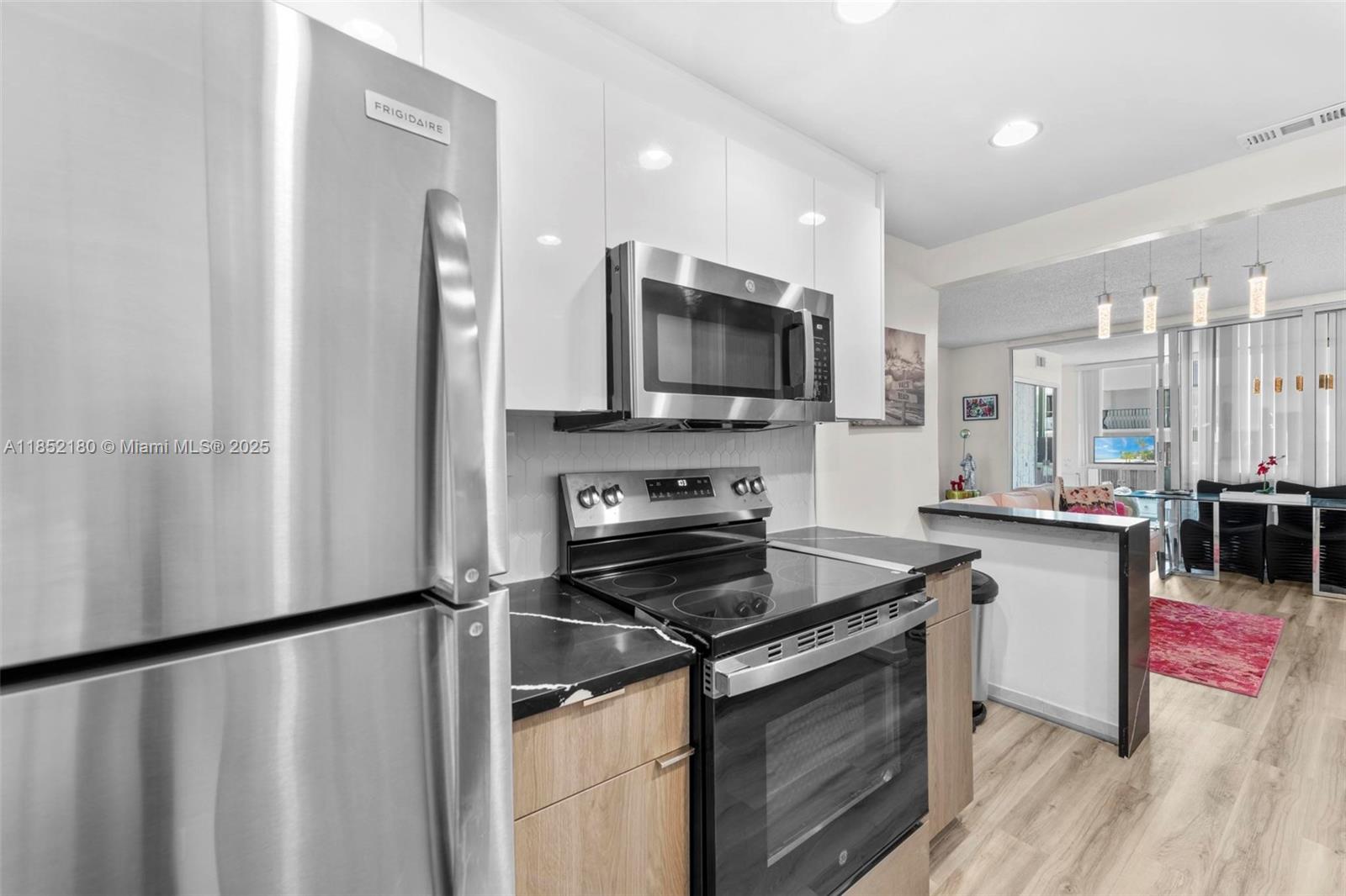 THE CARRIAGE HOUSE CONDO - Residential