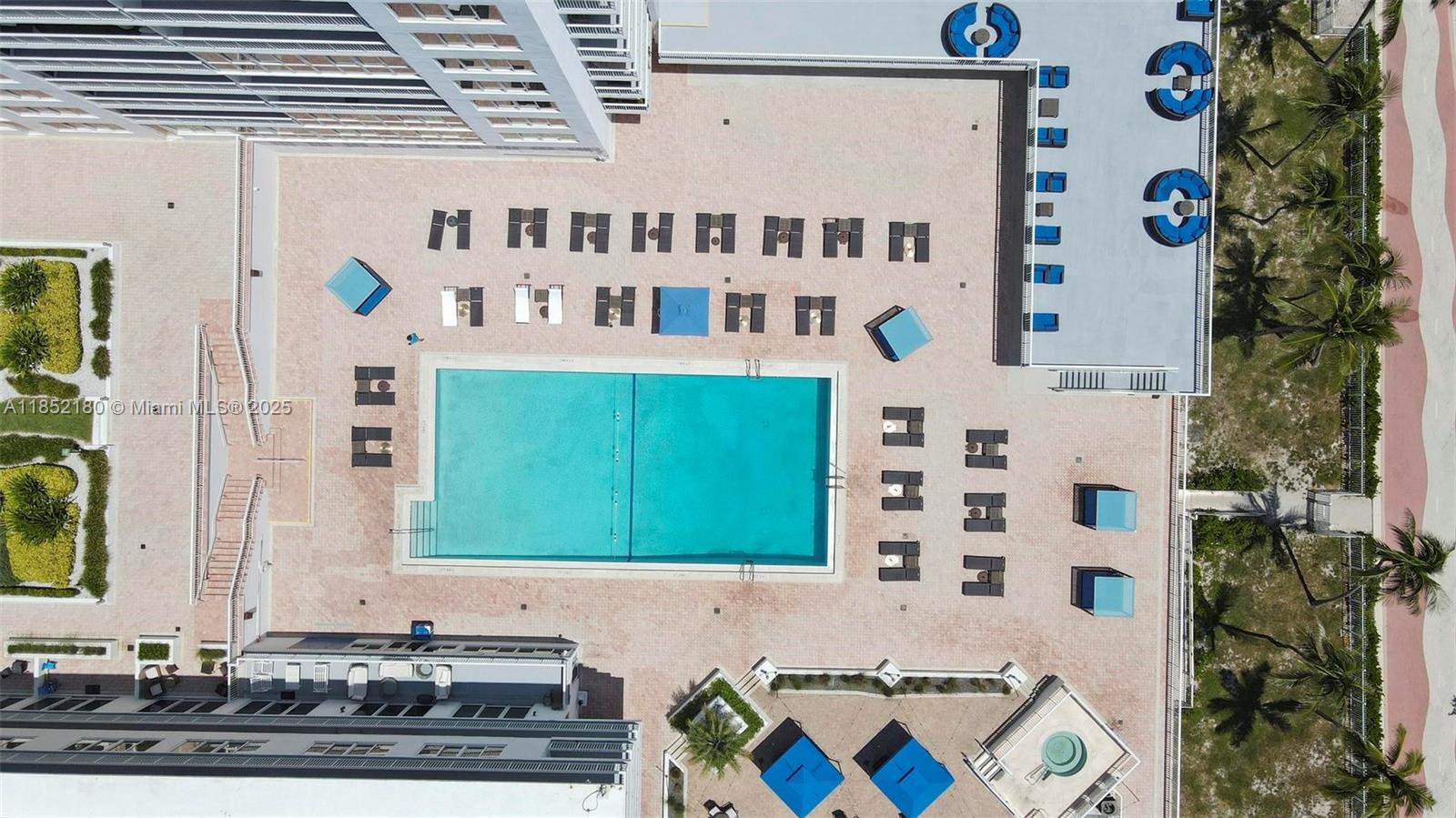 THE CARRIAGE HOUSE CONDO - Residential