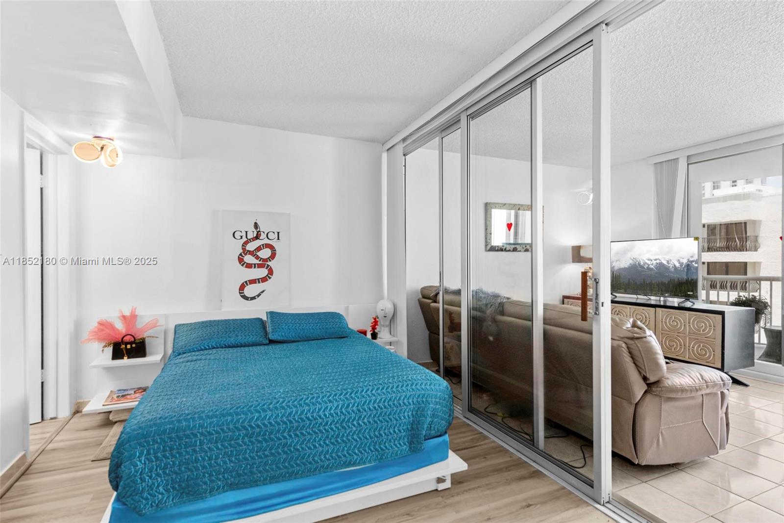 THE CARRIAGE HOUSE CONDO - Residential