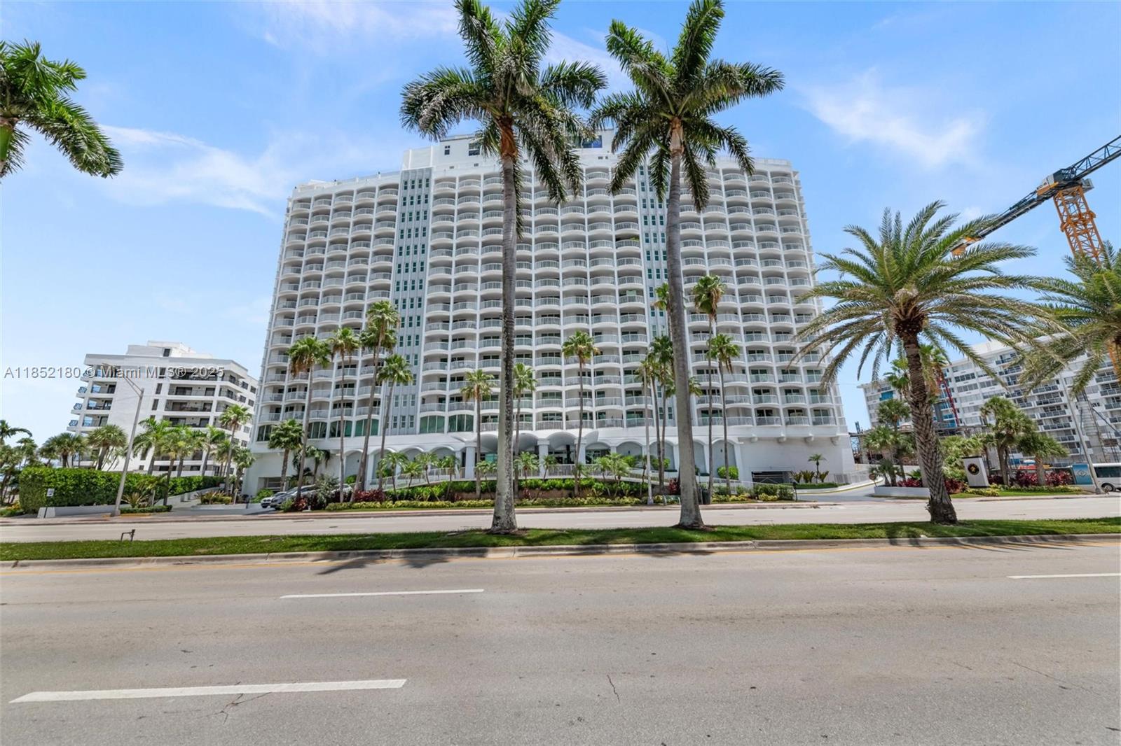 5401 Collins Ave 511