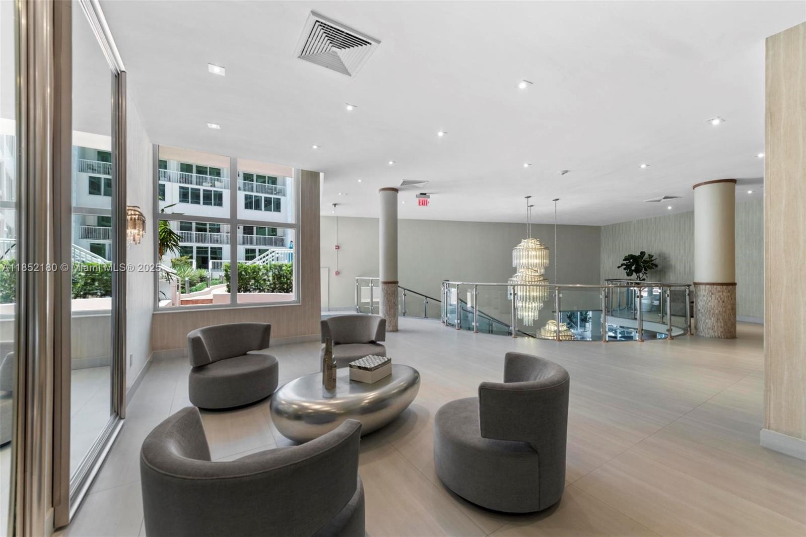 THE CARRIAGE HOUSE CONDO - Residential