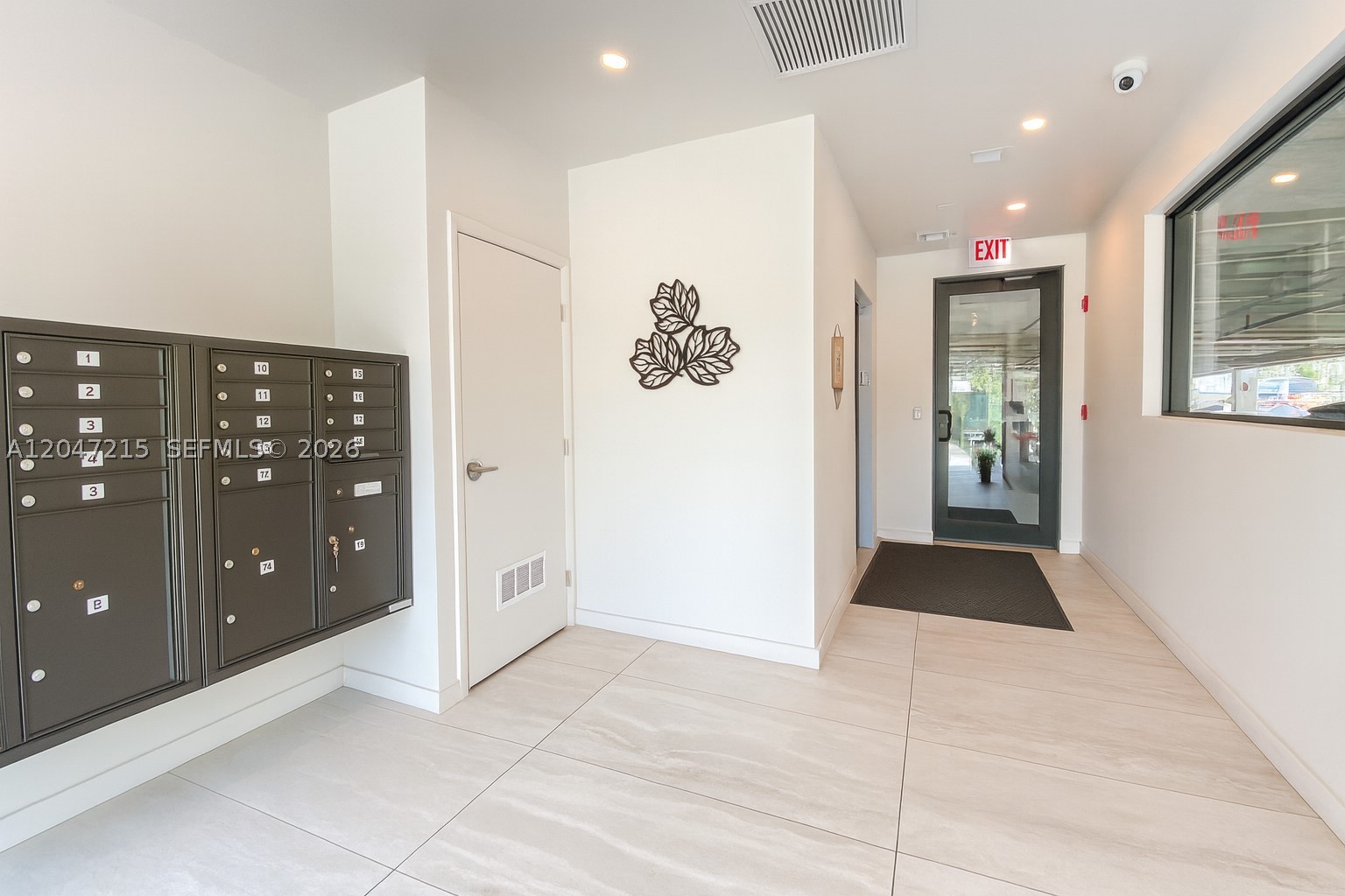 1950 Fletcher St 305