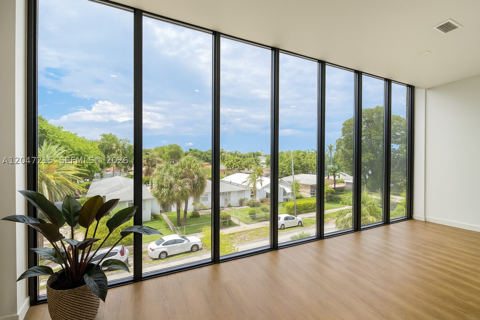 1950 Fletcher St 305