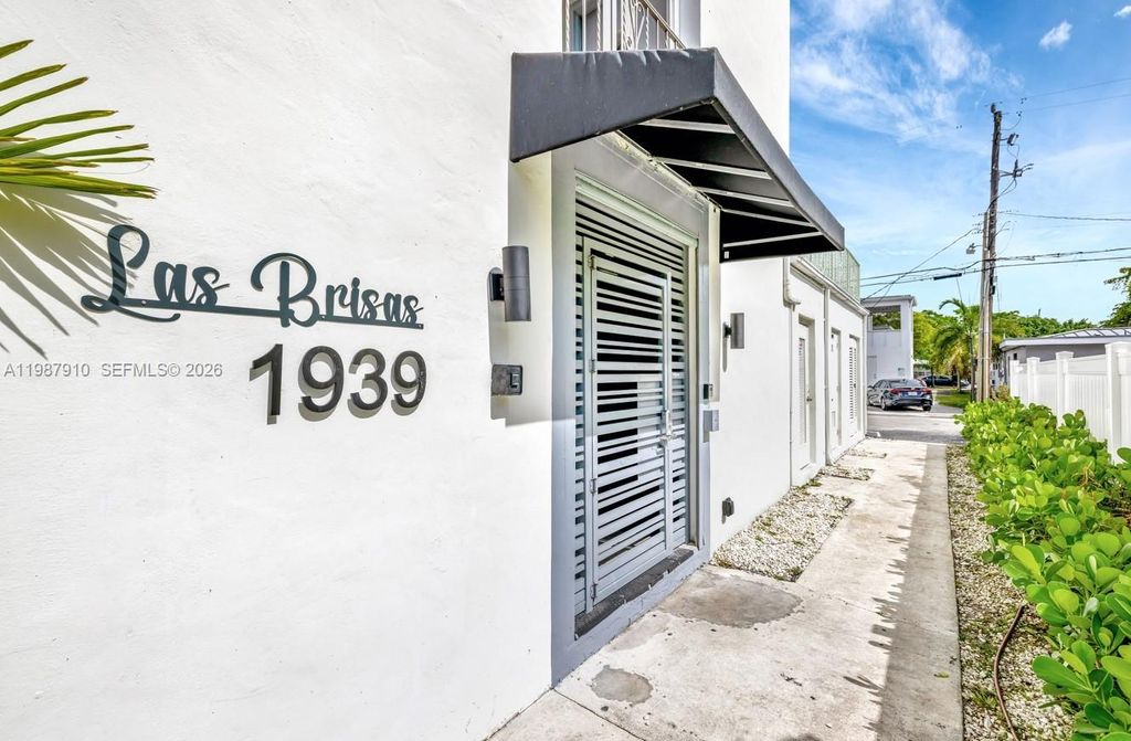 Photo of 1939 Jefferson St #401, Hollywood, FL 33020 (MLS # A11987910)