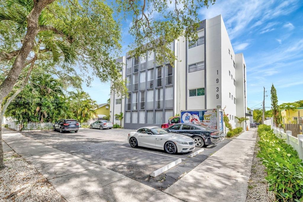 Photo of 1939 Jefferson St #401, Hollywood, FL 33020 (MLS # A11987910)