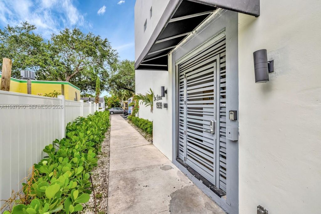 Photo of 1939 Jefferson St #401, Hollywood, FL 33020 (MLS # A11987910)