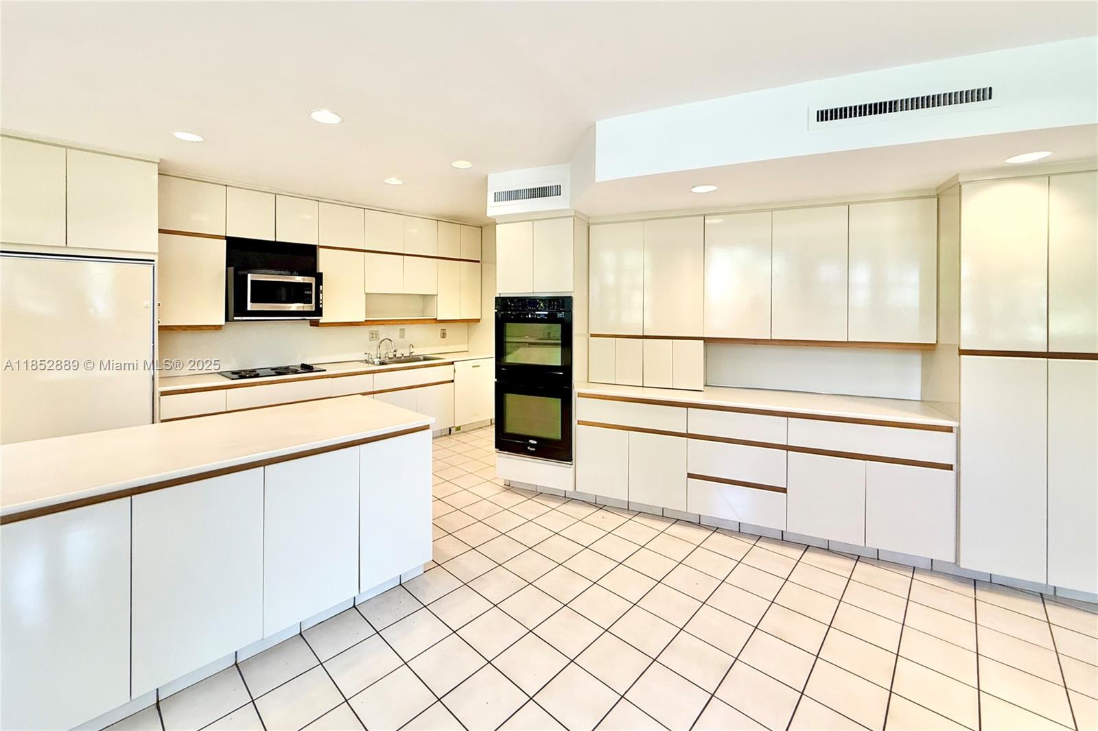 4595 N Michigan Ave