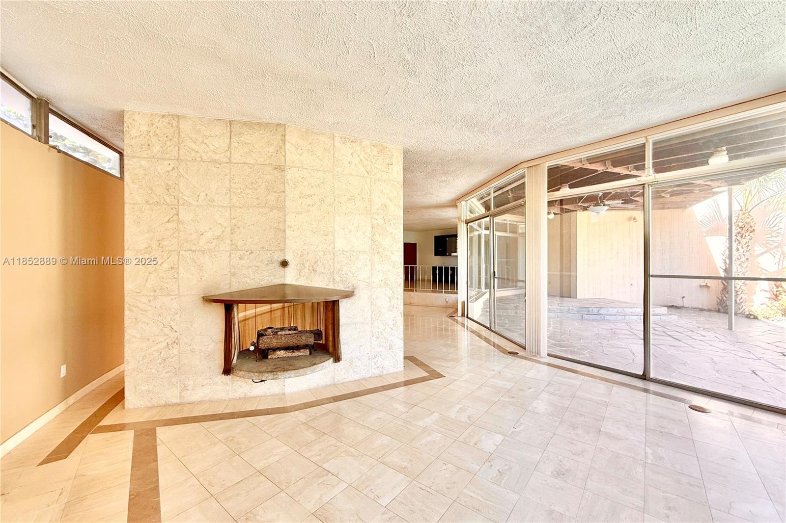 4595 N Michigan Ave
