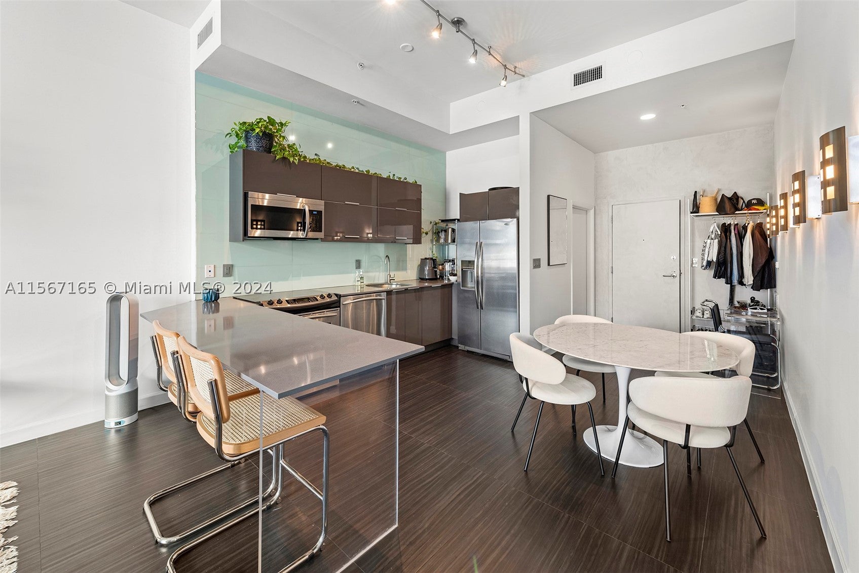 2001 Meridian Ave 517