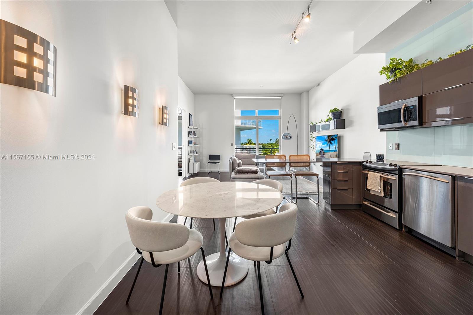 2001 Meridian Ave 517