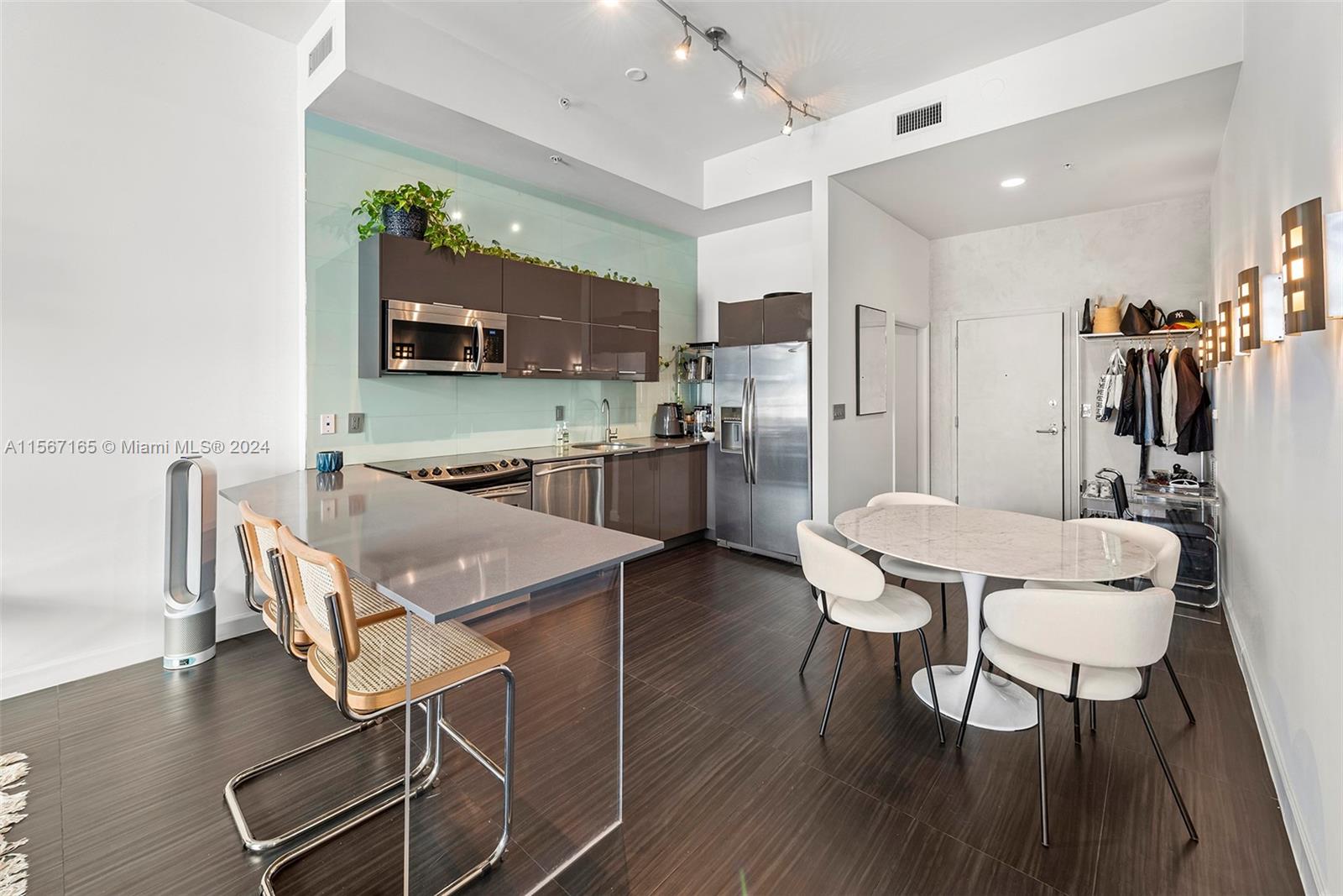2001 Meridian Ave 517