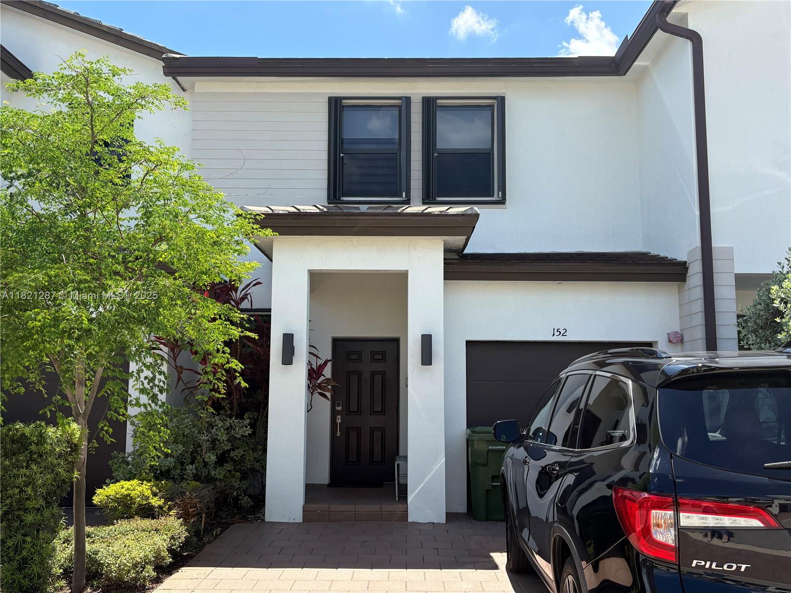 Rental Property at 152 Sw 185th Way, Pembroke Pines, Miami-Dade County, Florida - Bedrooms: 3 
Bathrooms: 3  - $4,000 MO.