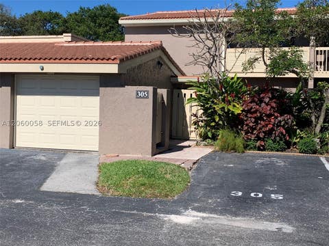Photo of 305 Bonnie Brae Way #27, Hollywood, FL 33021 (MLS # A12060058)