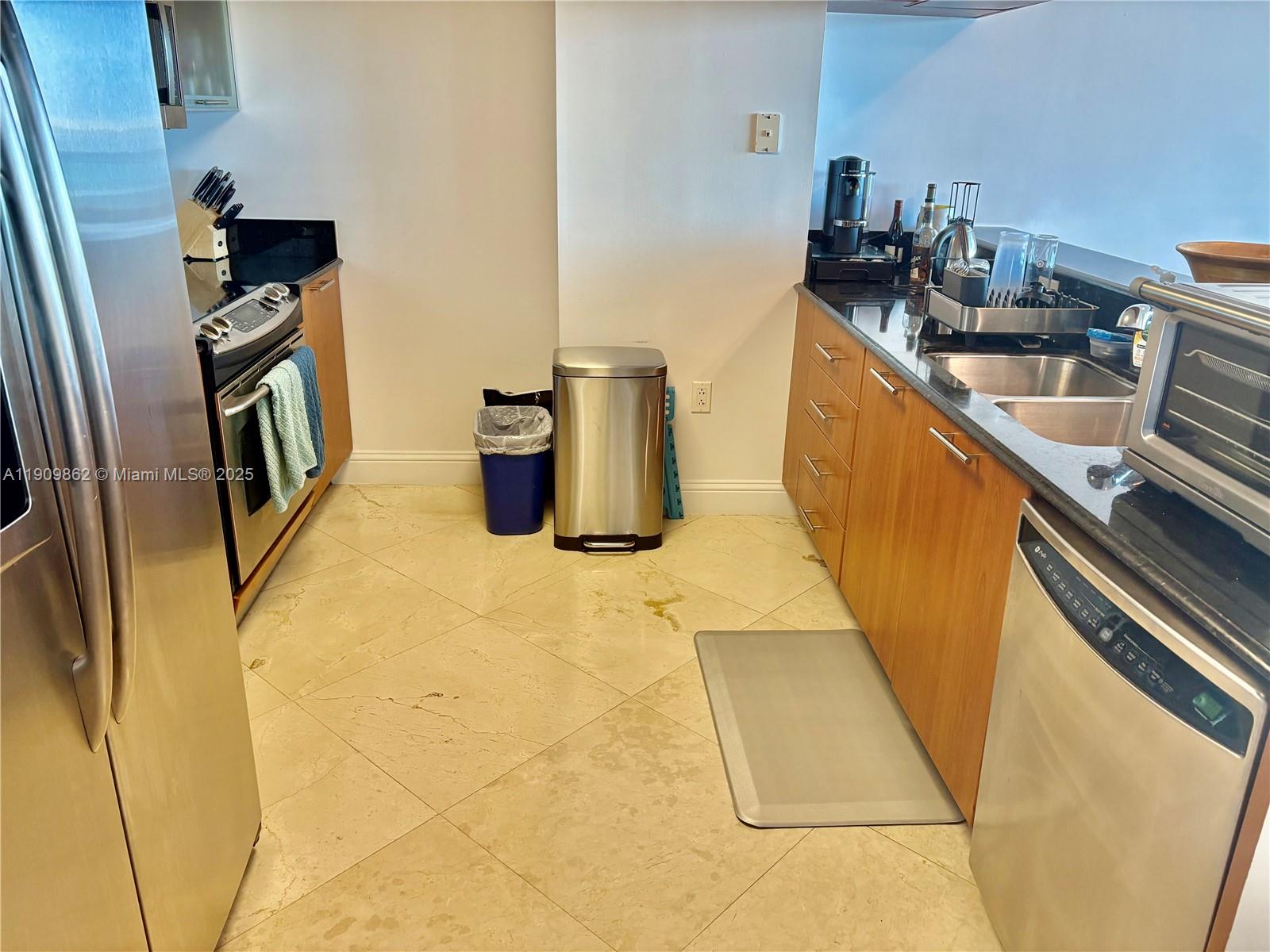 1800 N BAYSHORE DR 2509