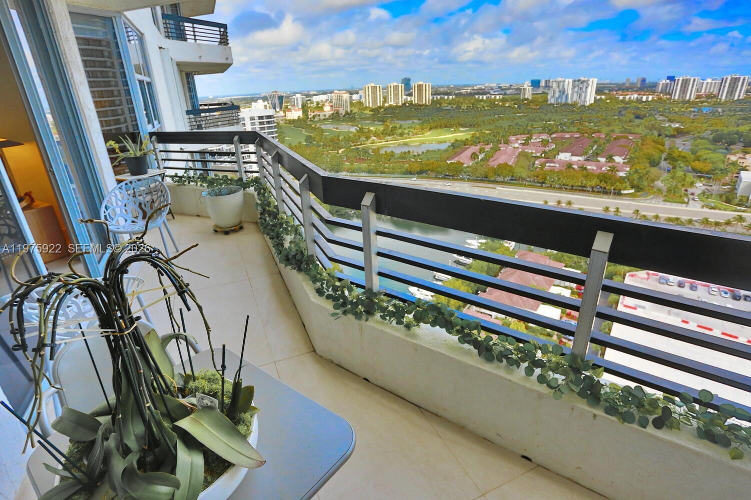 MYSTIC POINTE TOWER 500 C - Residential