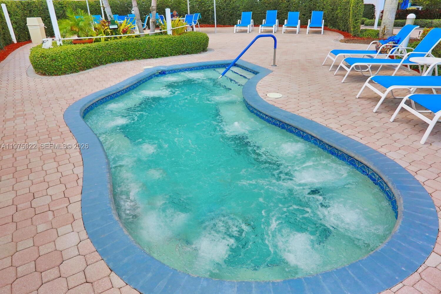 MYSTIC POINTE TOWER 500 C - Residential