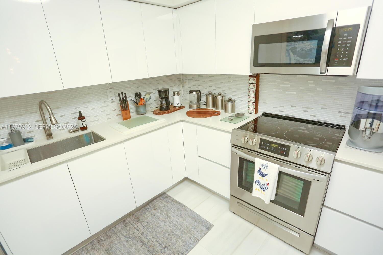 MYSTIC POINTE TOWER 500 C - Residential