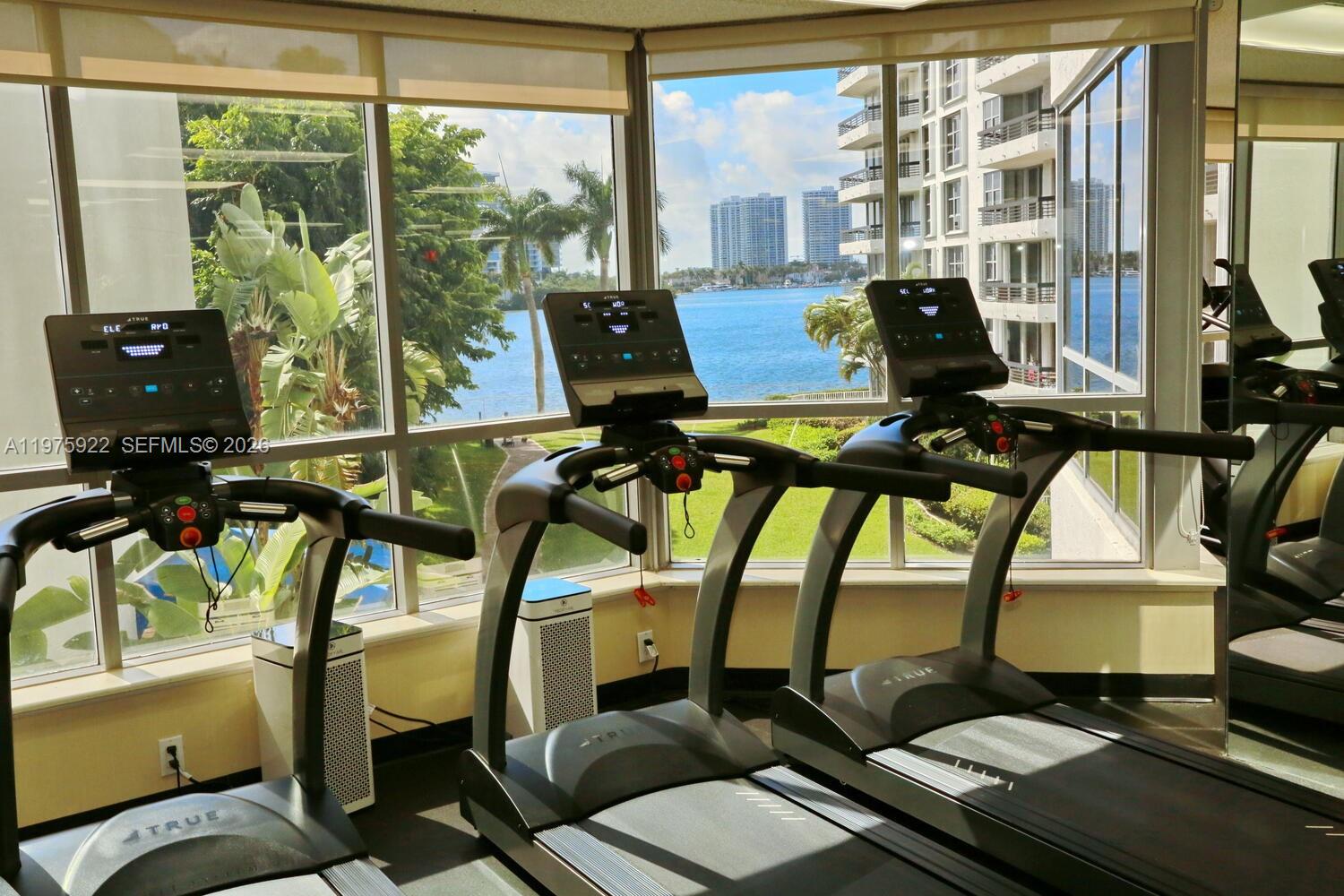 MYSTIC POINTE TOWER 500 C - Residential