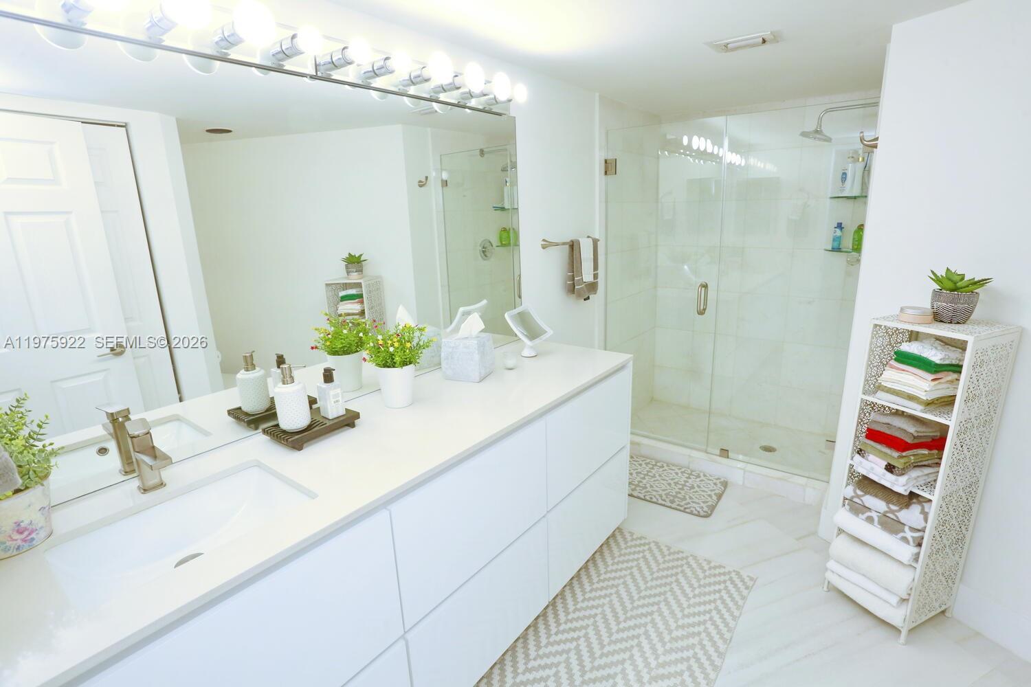 MYSTIC POINTE TOWER 500 C - Residential