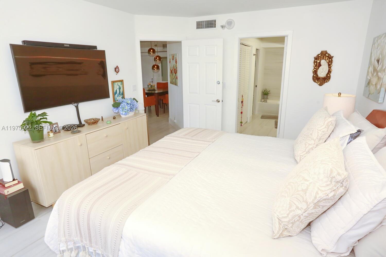 MYSTIC POINTE TOWER 500 C - Residential