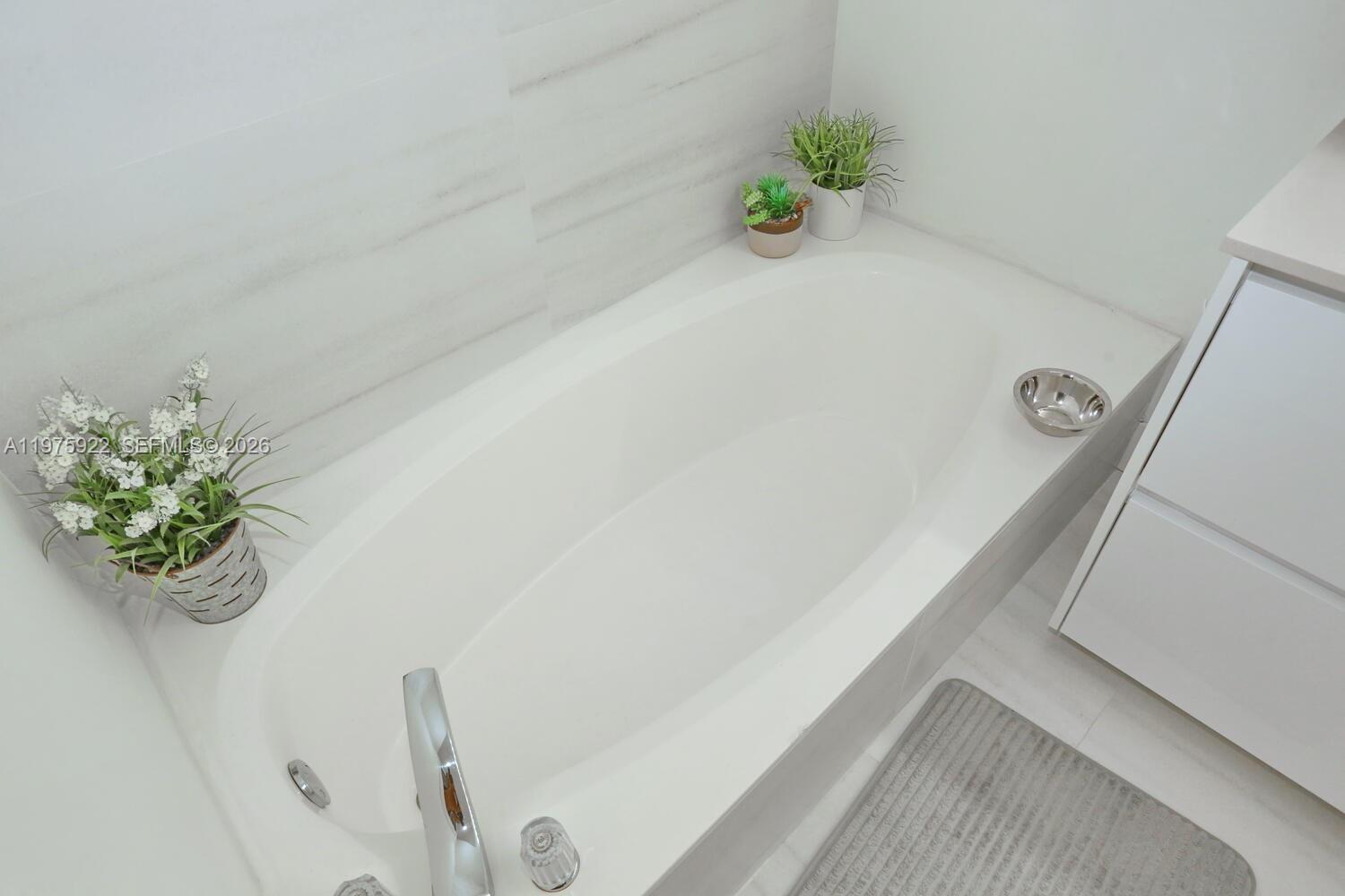 MYSTIC POINTE TOWER 500 C - Residential