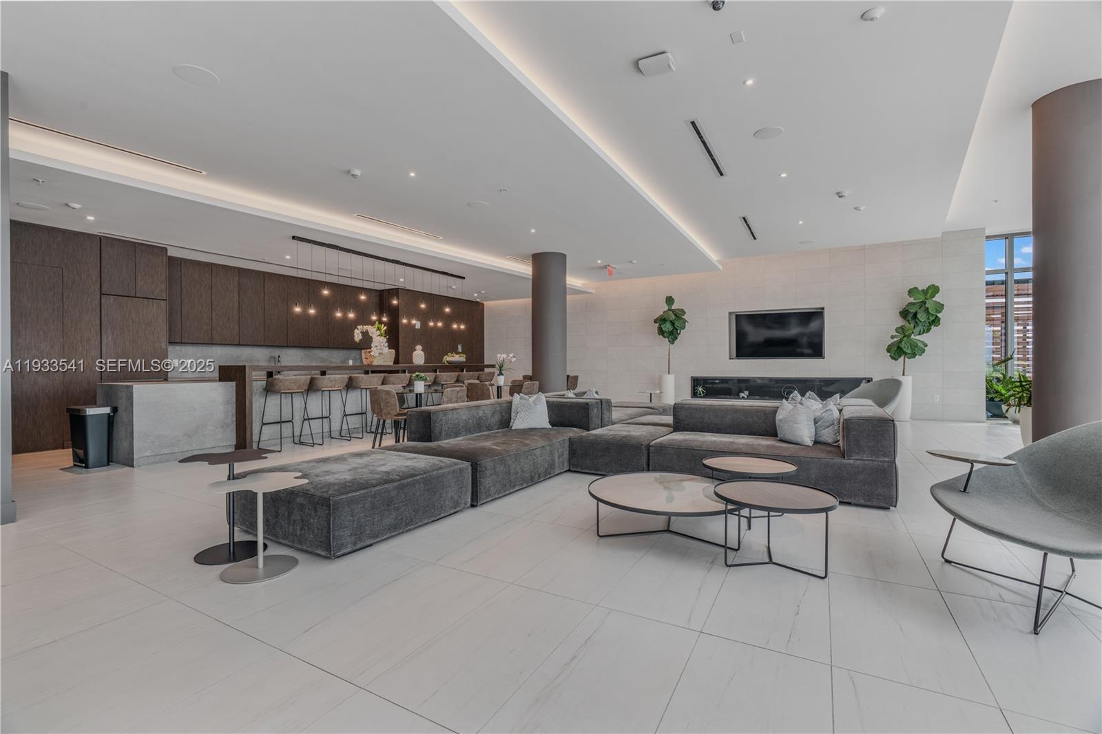 QUADRO CONDO - Residential Lease