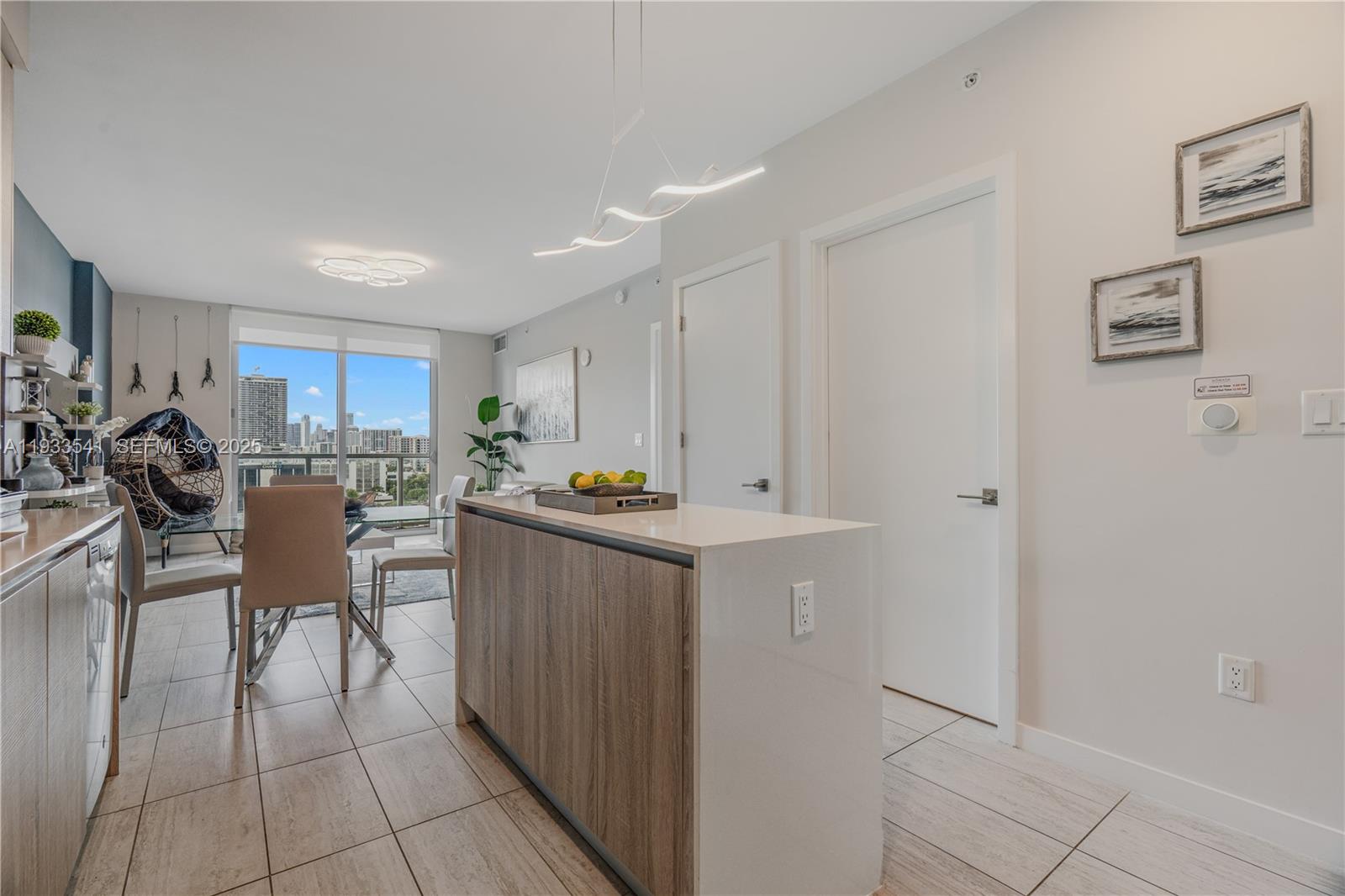 QUADRO CONDO - Residential Lease