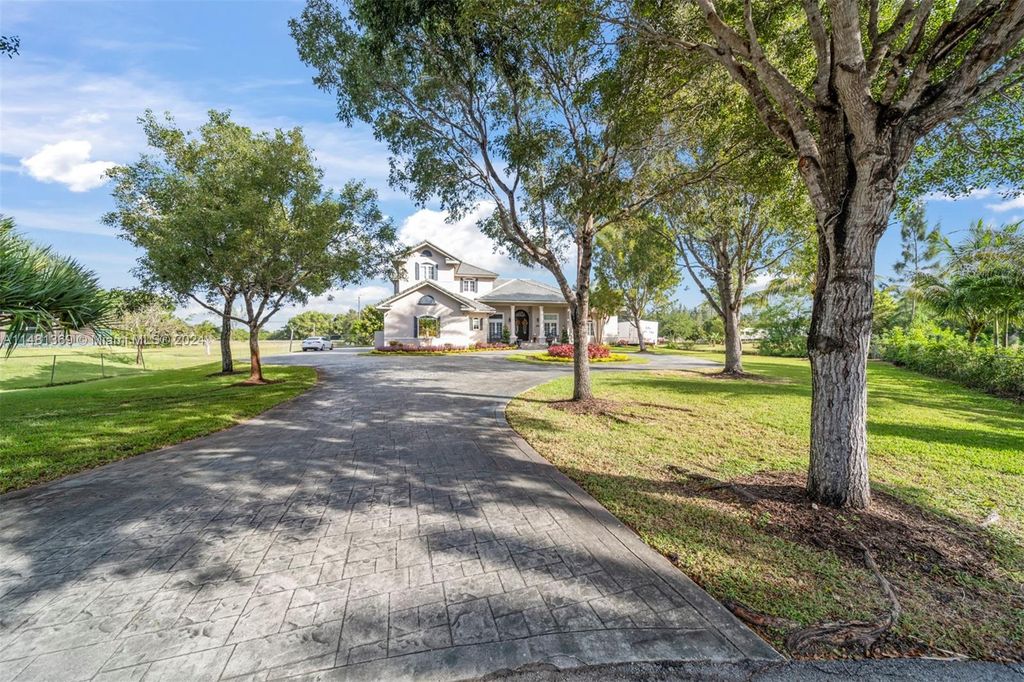 Photo of 20401 SW 48th Pl, Southwest Ranches, FL 33332 (MLS # A11481369)