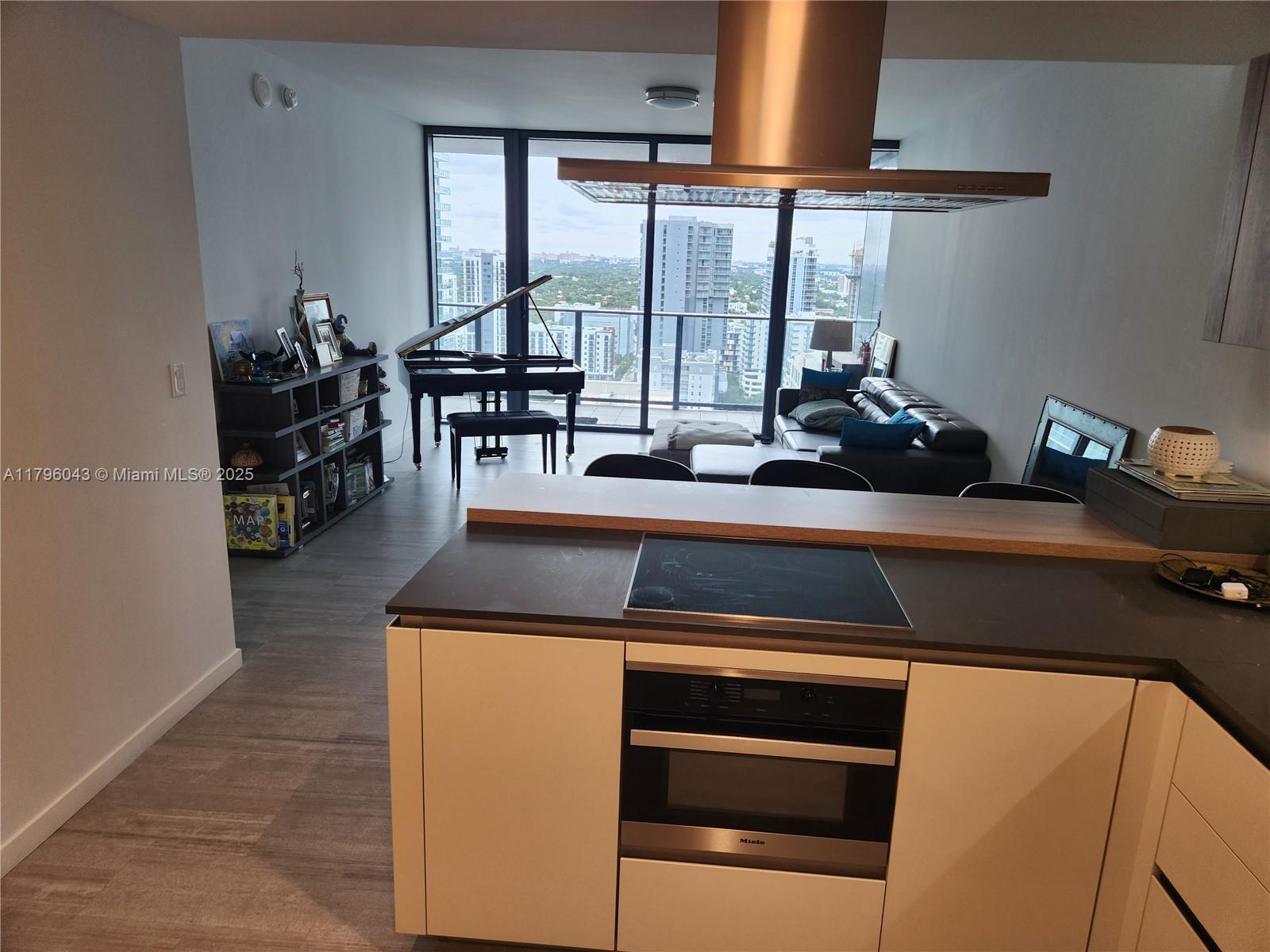 1000 Brickell Plz 2304