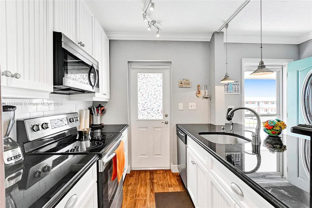 Photo of 1117 Lake Ter #211, Boynton Beach, FL 33426 (MLS # A11638906)