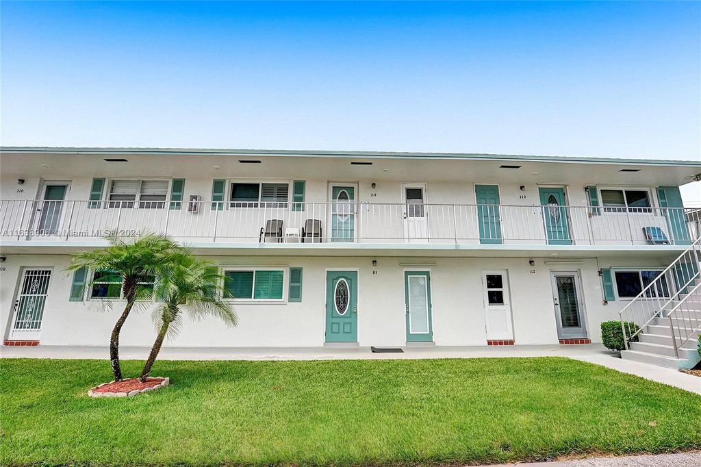 Photo of 1117 Lake Ter #211, Boynton Beach, FL 33426 (MLS # A11638906)