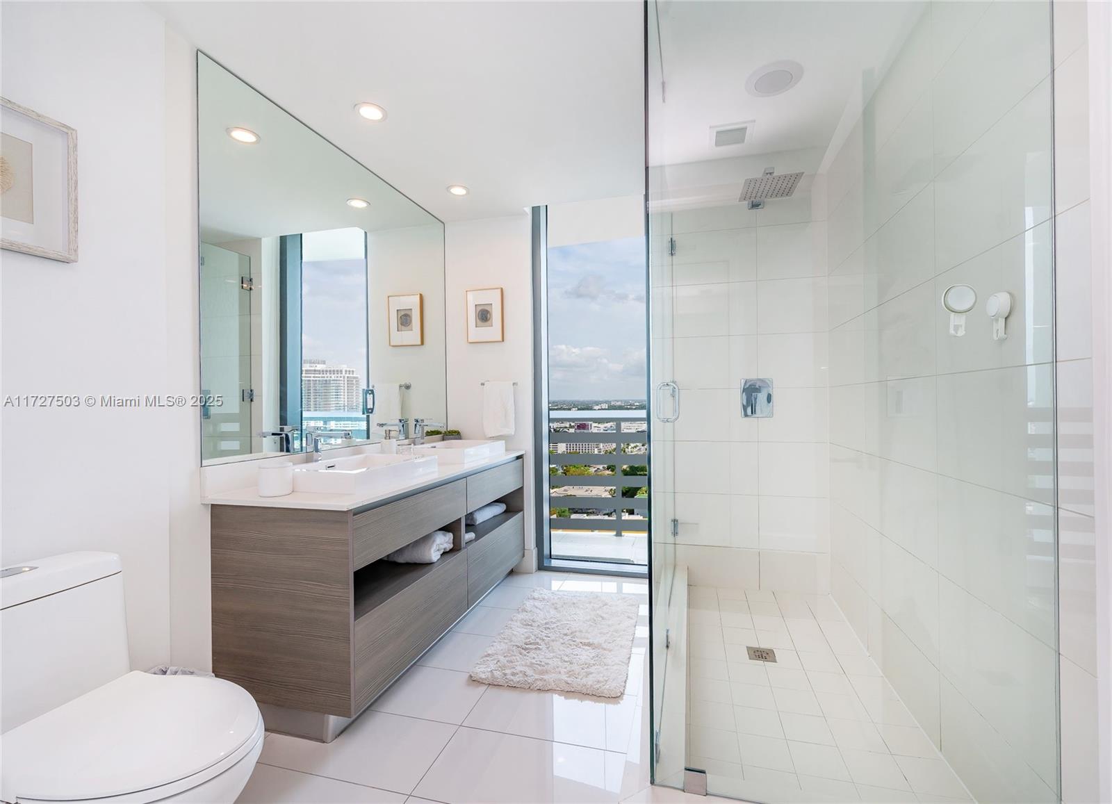 ICON BAY CONDO - Residential
