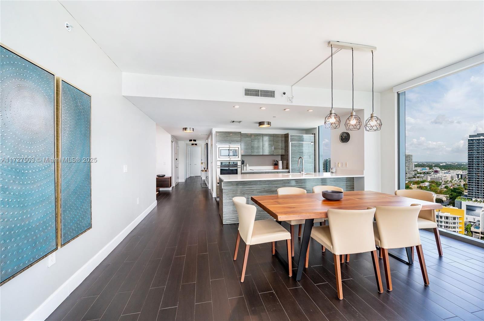 ICON BAY CONDO - Residential