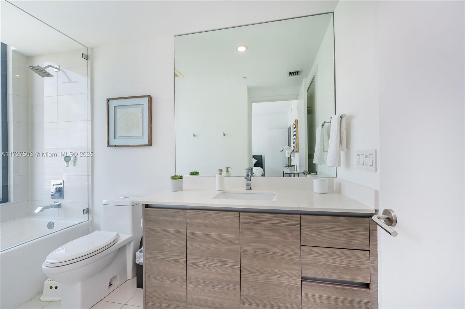 ICON BAY CONDO - Residential
