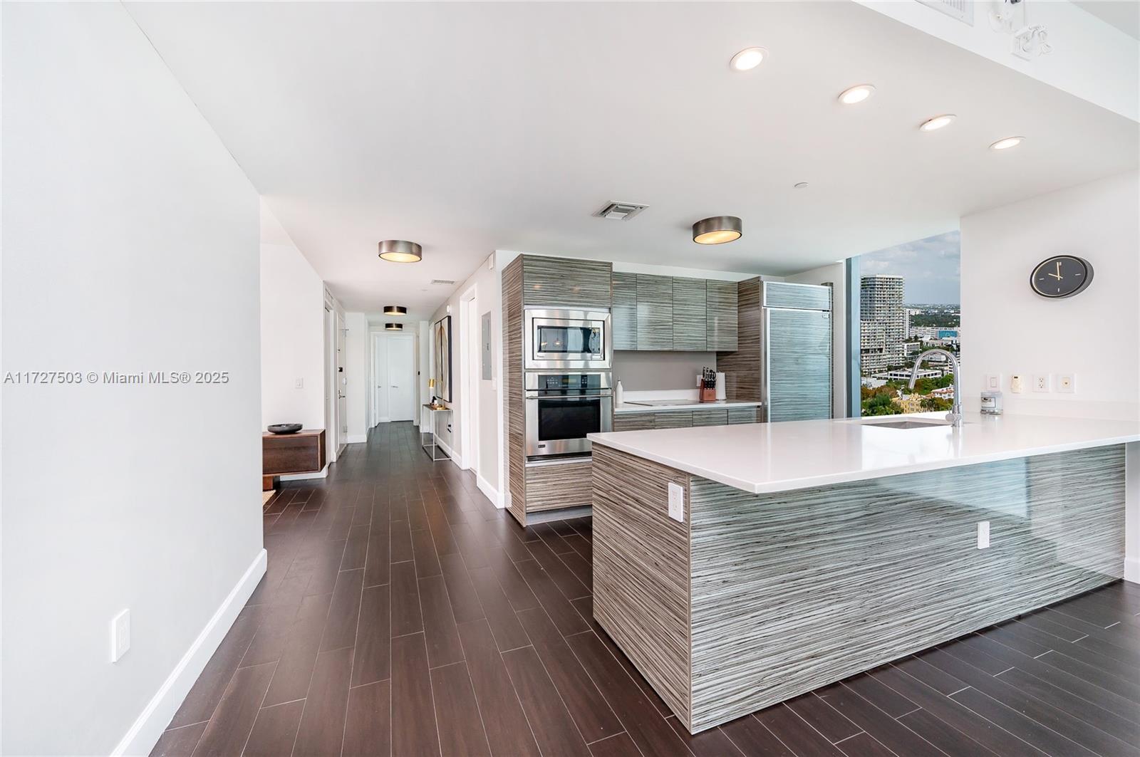 ICON BAY CONDO - Residential
