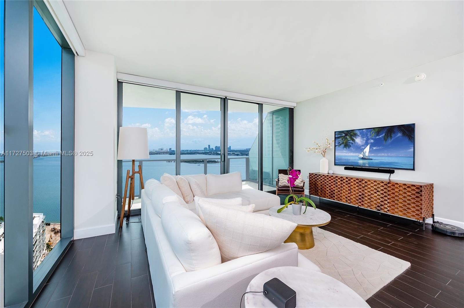 ICON BAY CONDO - Residential
