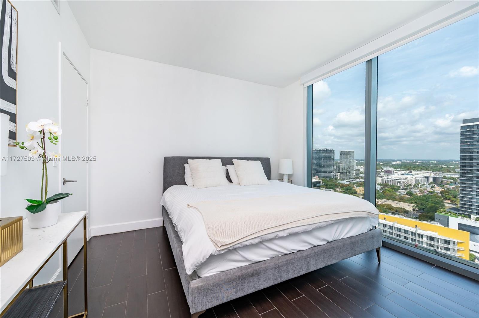 ICON BAY CONDO - Residential