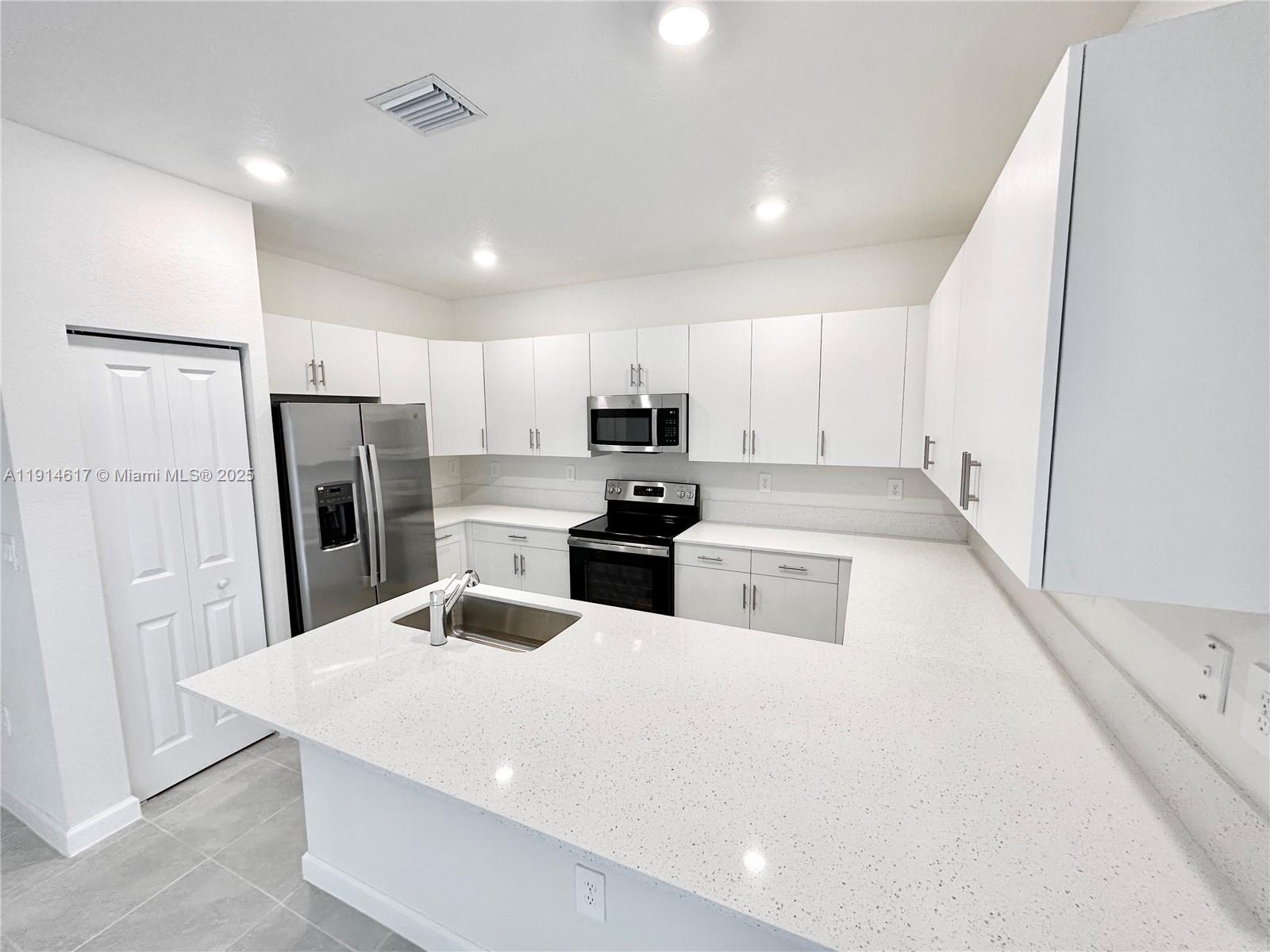 AQUABELLA - Residential Lease