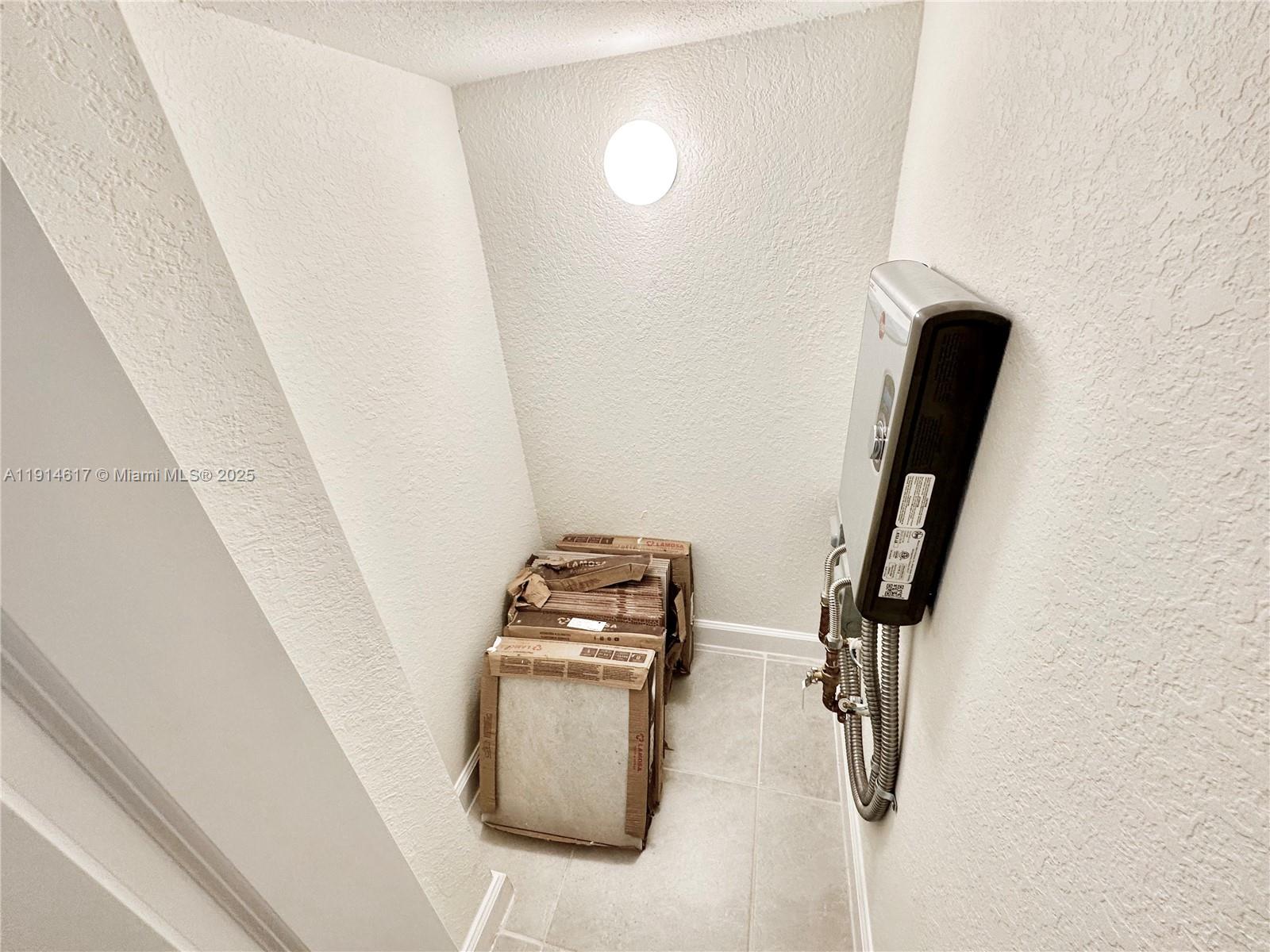 AQUABELLA - Residential Lease