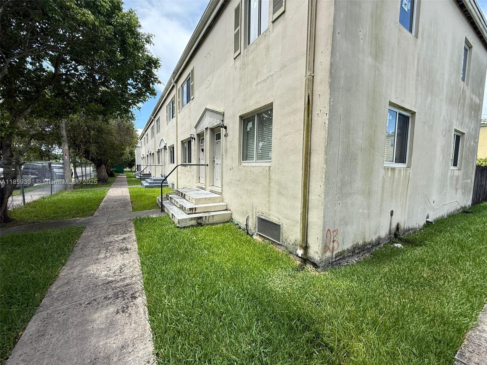 GREAT APARTMENT FOR RENT IN MIAMI 2 BEDS 1 BATH , RECENTLY PAINTED , LAMINATED FLOORS, NICE KITCHEN AREA. SCHEDULE A SHOWING AND RENT IT TODAY! *** 2 MONTHS TO MOVE IN ***