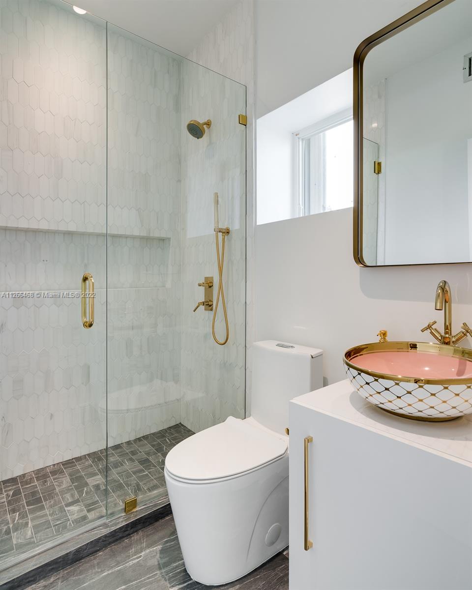 MASHTA ISLAND A REPLAT OF - Residential