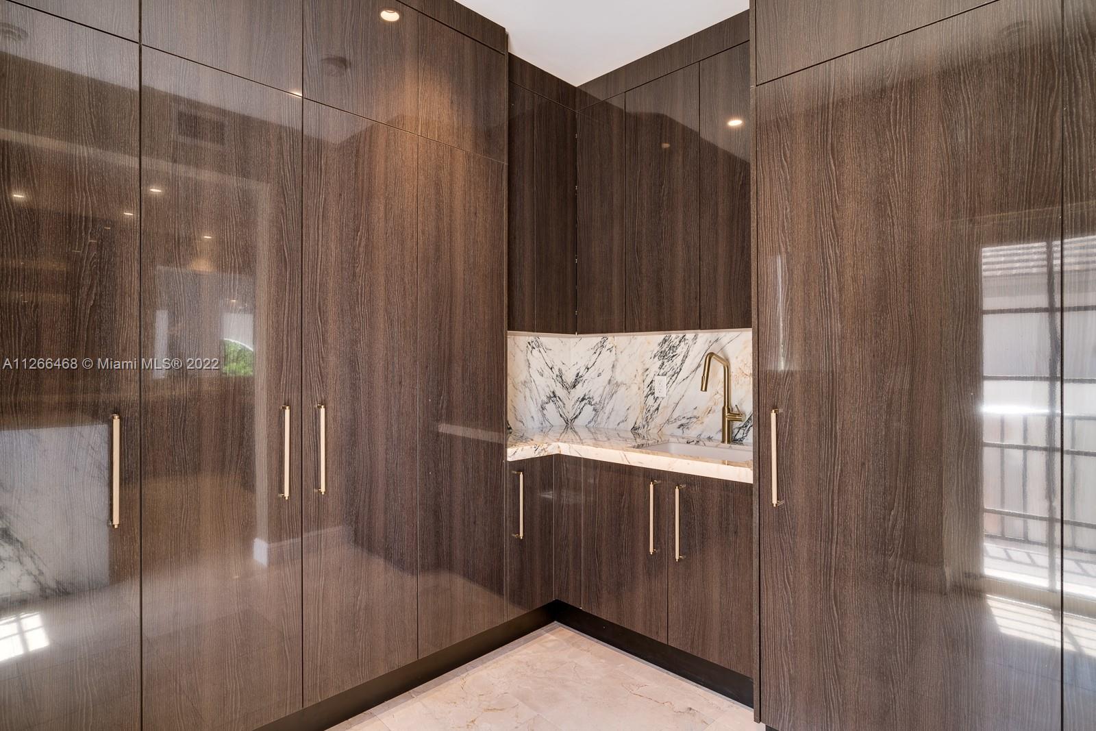 MASHTA ISLAND A REPLAT OF - Residential