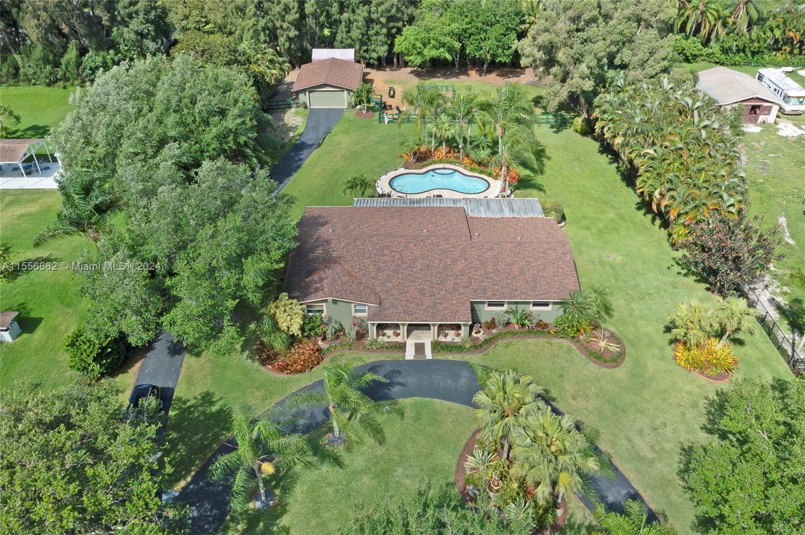 5151 Sw 163rd Ave, Southwest Ranches, Broward County, Florida - 5 Bedrooms  
4 Bathrooms - 