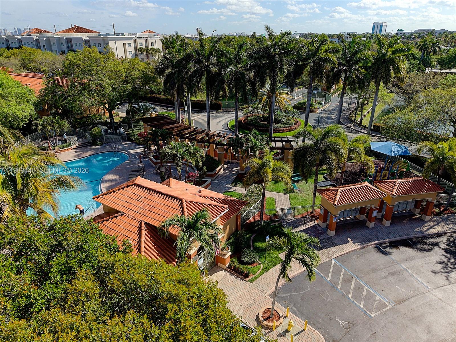 VILLAS AT HARBOR ISLES CO - Residential