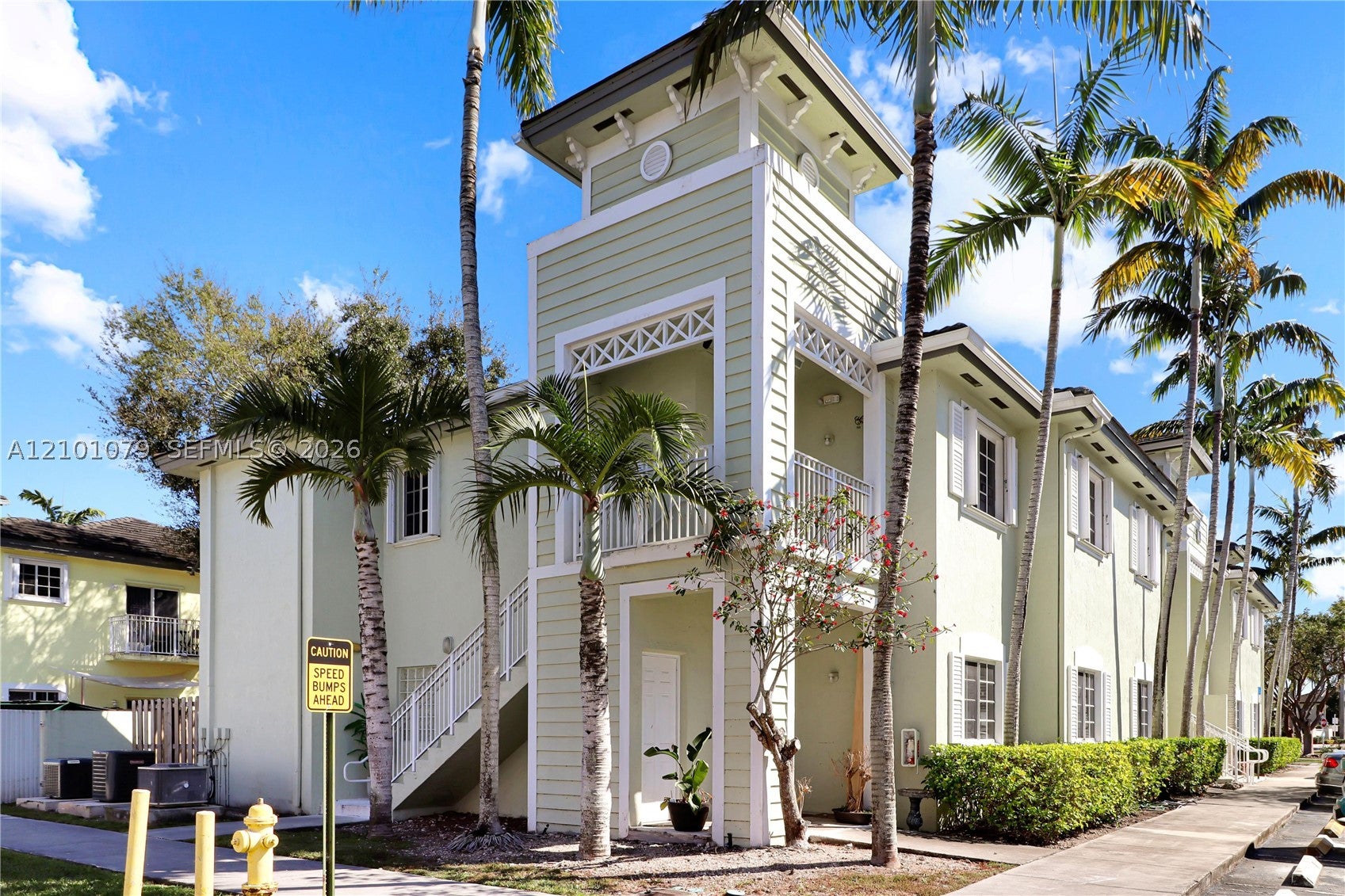 373 NE 26th Pl