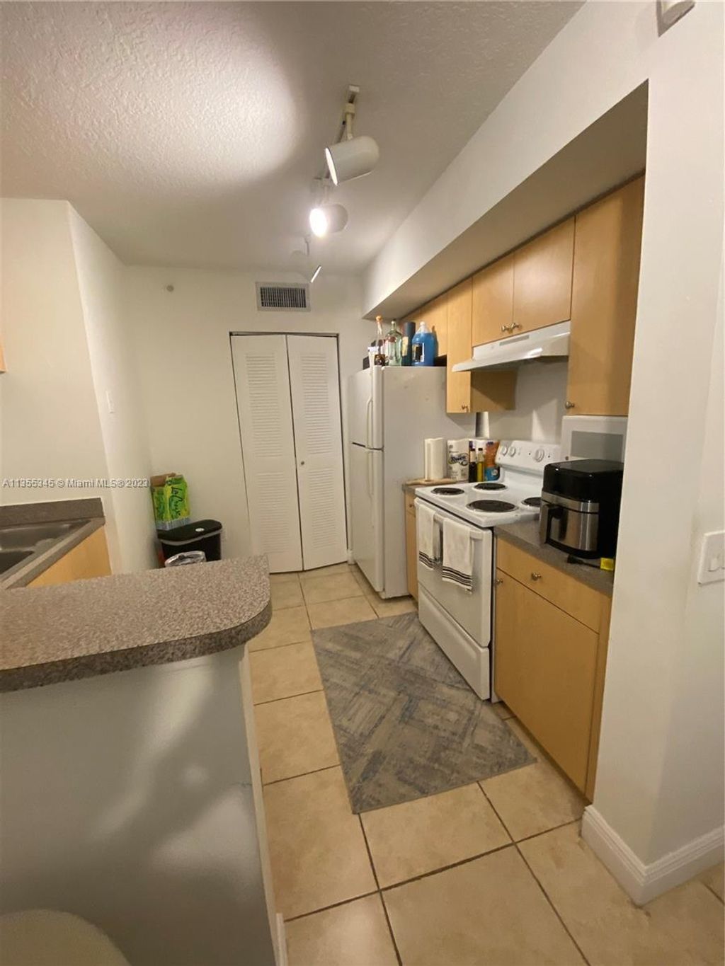 Photo of 1012 Villa Ln #1012, Boynton Beach, FL 33435 (MLS # A11355345)