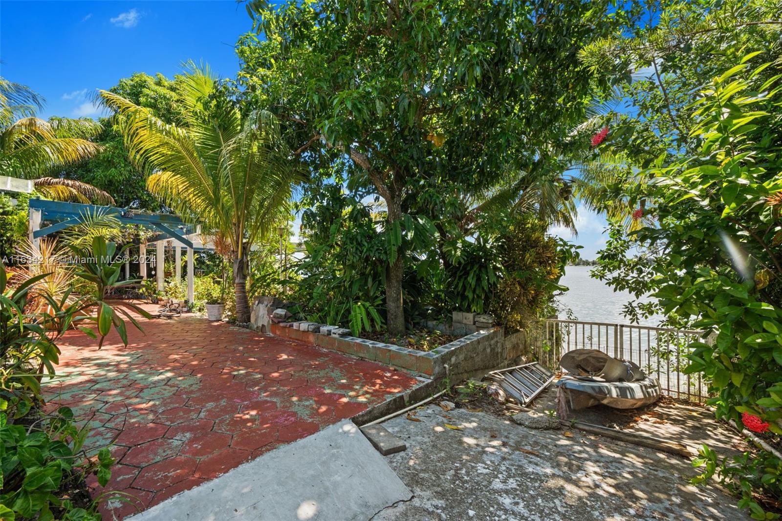 LAKE CATALINA - Residential