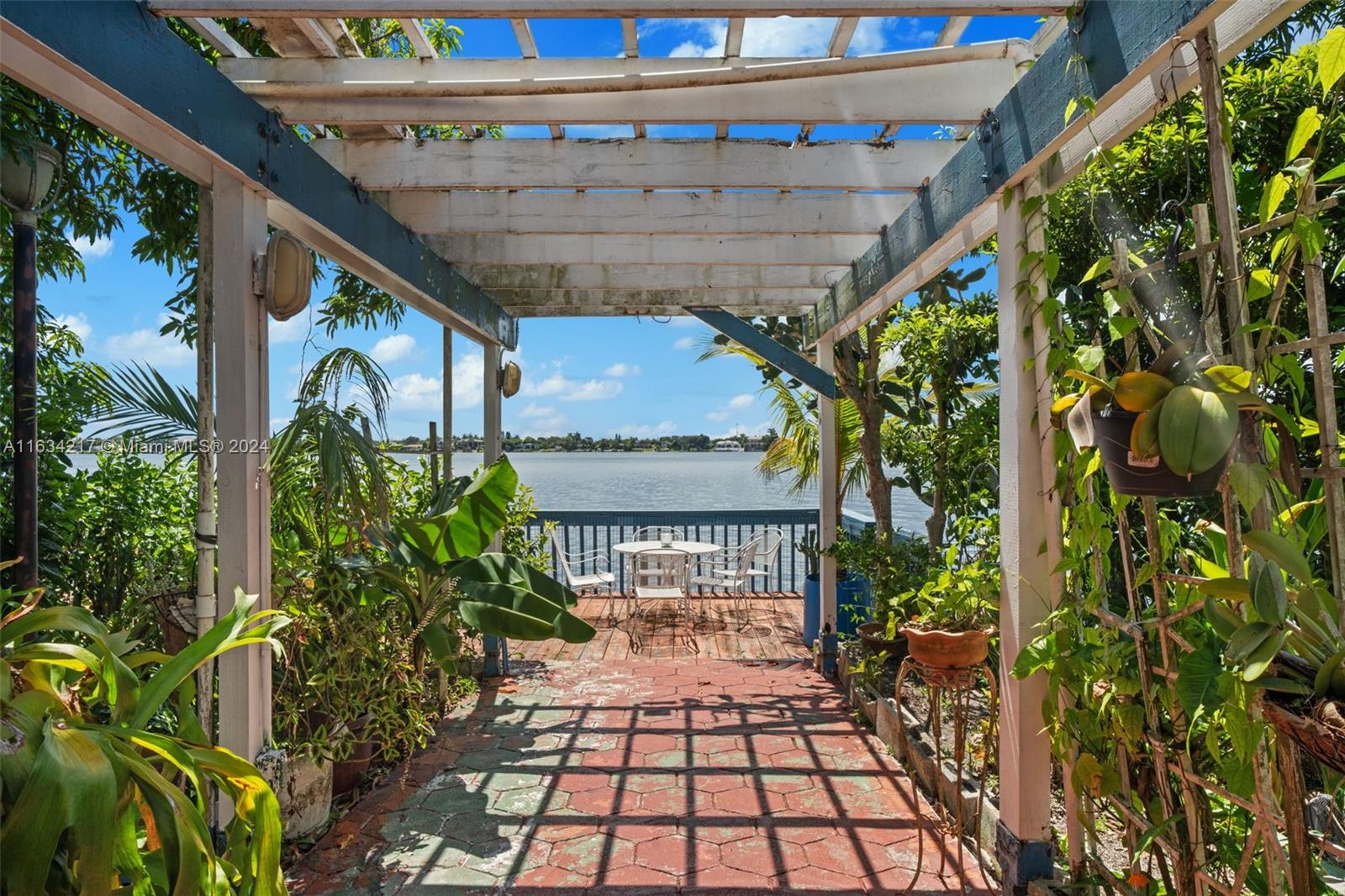 LAKE CATALINA - Residential