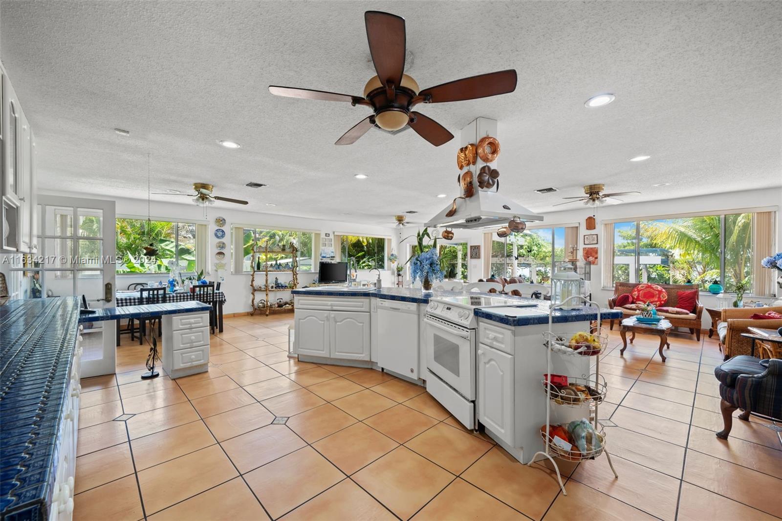 LAKE CATALINA - Residential