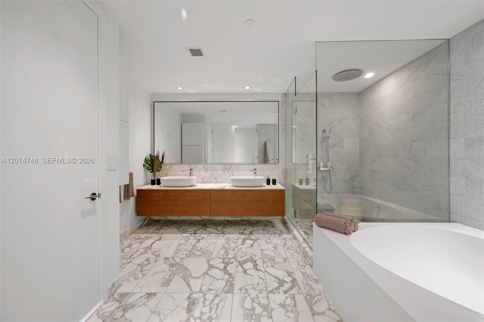 OCEANA BAL HARBOUR CONDO - Residential Lease